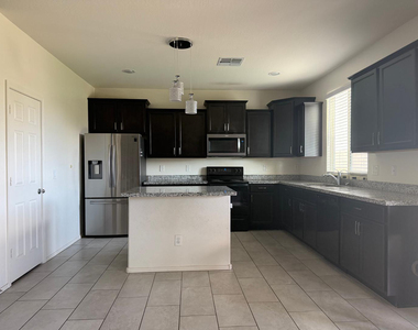 7217 W Golden Lane - Photo Thumbnail 11