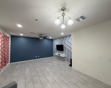 7217 W Golden Lane - Photo Thumbnail 12
