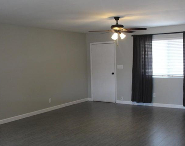 757 E Loyola Drive - Photo Thumbnail 4