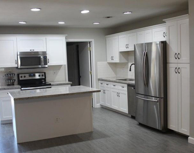 757 E Loyola Drive - Photo Thumbnail 3