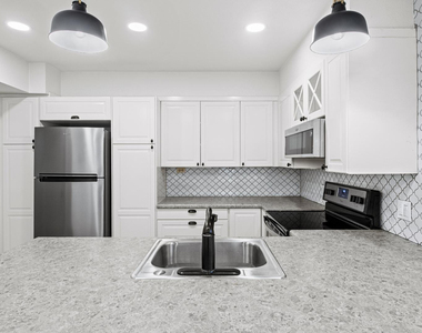 1717 E Union Hills Drive - Photo Thumbnail 14