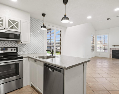 1717 E Union Hills Drive - Photo Thumbnail 19