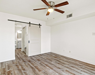 1717 E Union Hills Drive - Photo Thumbnail 31