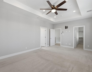 2403 Everett Street - Photo Thumbnail 6
