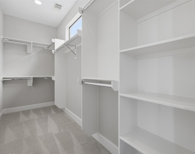 2403 Everett Street - Photo Thumbnail 9