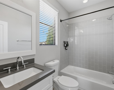2403 Everett Street - Photo Thumbnail 12