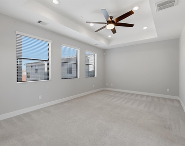 2403 Everett Street - Photo Thumbnail 4