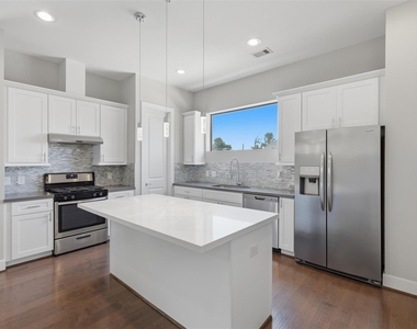 2403 Everett Street - Photo Thumbnail 27