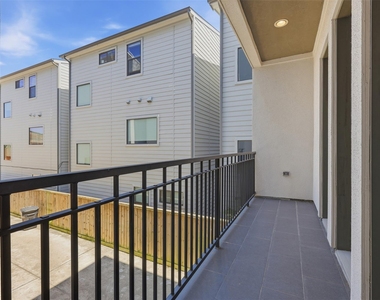 2403 Everett Street - Photo Thumbnail 2