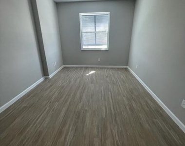 3930 Playa Del Sol Drive - Photo Thumbnail 12