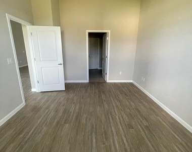 3930 Playa Del Sol Drive - Photo Thumbnail 7