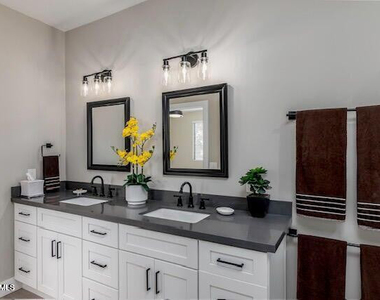 3804 E Monterey Way - Photo Thumbnail 7