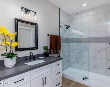 3804 E Monterey Way - Photo Thumbnail 8