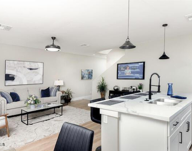 3804 E Monterey Way - Photo Thumbnail 4
