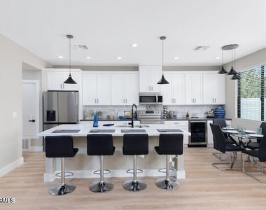 3804 E Monterey Way - Photo Thumbnail 5