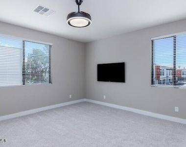 3804 E Monterey Way - Photo Thumbnail 9