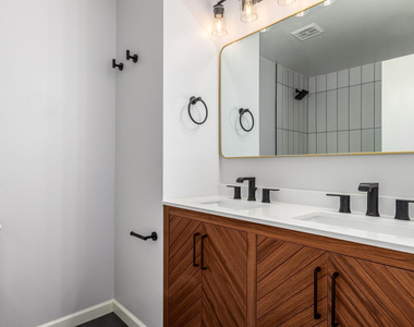 4508 N 15th Avenue - Photo Thumbnail 30