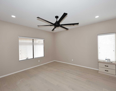 36950 W Mondragone Lane - Photo Thumbnail 31