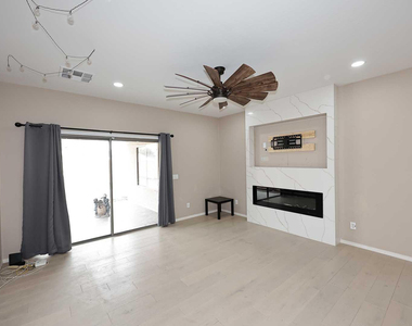 36950 W Mondragone Lane - Photo Thumbnail 18