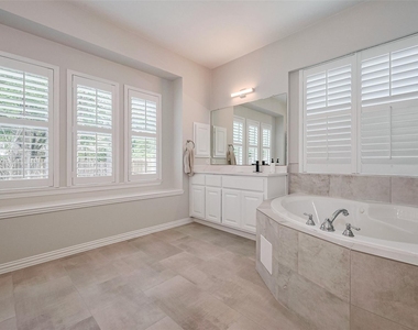 66 Marquise Oaks Place - Photo Thumbnail 19