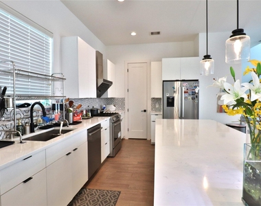 2637 Jackson Street - Photo Thumbnail 9