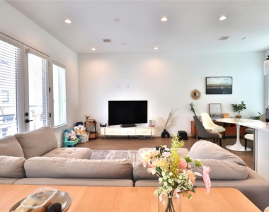 2637 Jackson Street - Photo Thumbnail 5