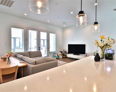 2637 Jackson Street - Photo Thumbnail 6