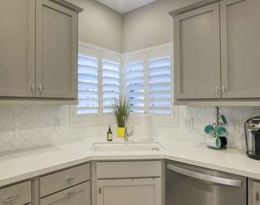 3935 E Rough Rider Road - Photo Thumbnail 9