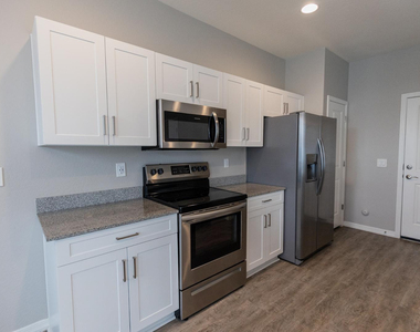 2950 N 38th Street - Photo Thumbnail 2