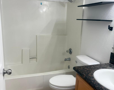 740 W Elm Street - Photo Thumbnail 6