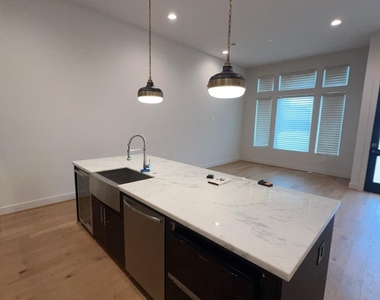 2414 Gray Street - Photo Thumbnail 4