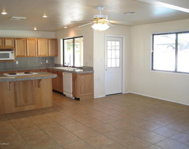 718 E Manhatton Drive - Photo Thumbnail 5