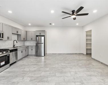 6138 Brookfield Drive - Photo Thumbnail 4