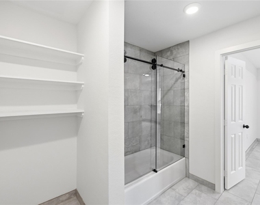 6138 Brookfield Drive - Photo Thumbnail 14