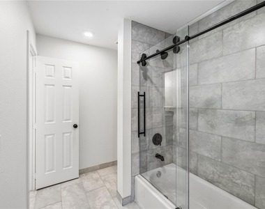 6138 Brookfield Drive - Photo Thumbnail 15