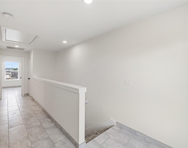 6138 Brookfield Drive - Photo Thumbnail 10
