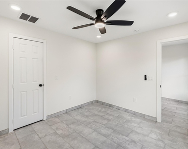 6138 Brookfield Drive - Photo Thumbnail 16