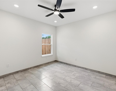 6138 Brookfield Drive - Photo Thumbnail 8