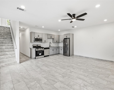 6138 Brookfield Drive - Photo Thumbnail 2