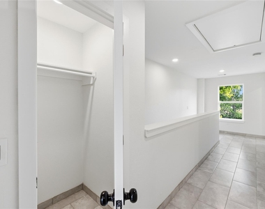 6138 Brookfield Drive - Photo Thumbnail 17