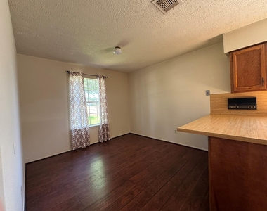 5614 Country Green Street - Photo Thumbnail 14