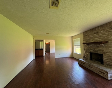 5614 Country Green Street - Photo Thumbnail 7