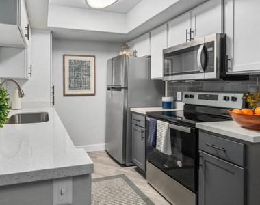5959 W Greenway Road - Photo Thumbnail 4
