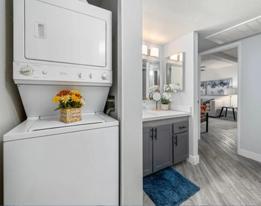 5959 W Greenway Road - Photo Thumbnail 7