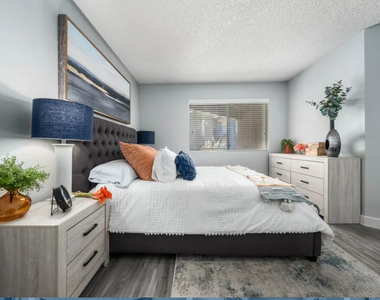 5959 W Greenway Road - Photo Thumbnail 7