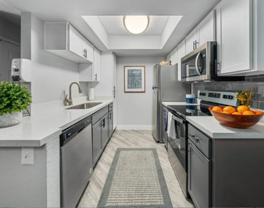 5959 W Greenway Road - Photo Thumbnail 3