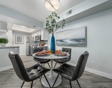 5959 W Greenway Road - Photo Thumbnail 5