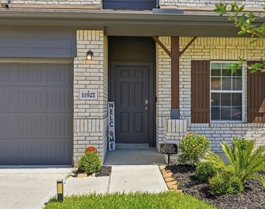 11927 Fletching Stone Lane - Photo Thumbnail 32