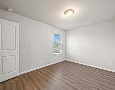 13826 Andover Park Drive - Photo Thumbnail 25