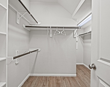 13826 Andover Park Drive - Photo Thumbnail 20